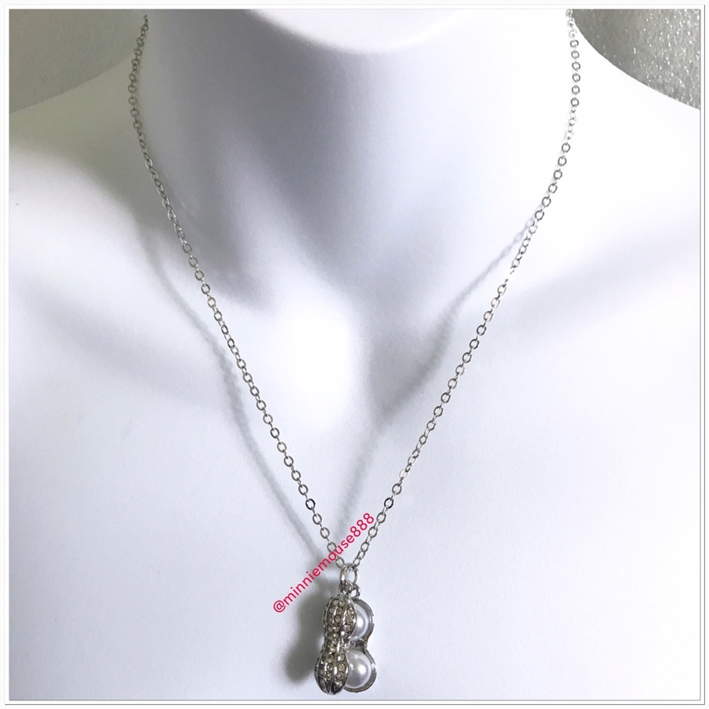 Fashion Jewelry Peanut Peal Pendant Necklace NWOT